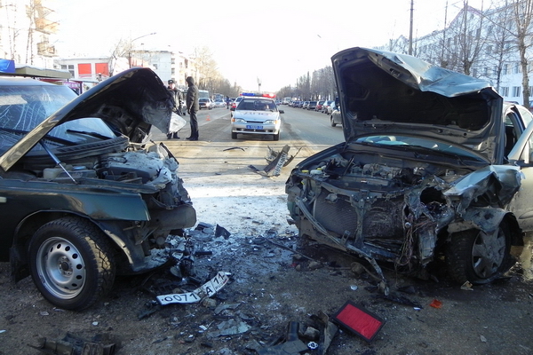 Сыктывкар: на Октябрьском столкнулись 4 автомобиля