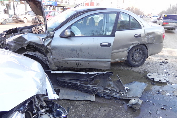 Сыктывкар: на Октябрьском столкнулись 4 автомобиля Сыктывкар: на Октябрьском столкнулись 4 автомобиля