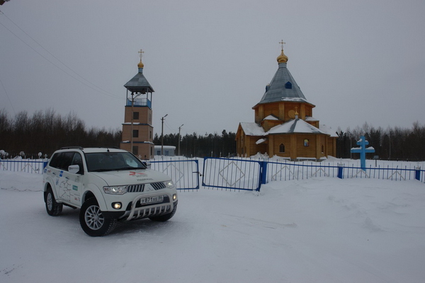 Автоэкстремалы телекомпании SIB-TV добрались по зимнику до Вуктыла Автоэкстремалы телекомпании SIB-TV добрались по зимнику до Вуктыла