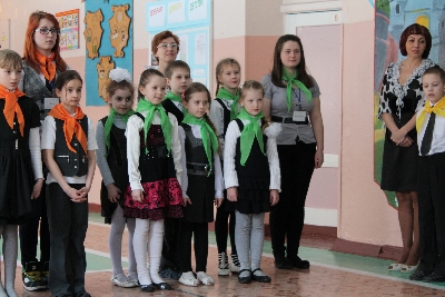 В Инте младшее звено учеников закрепляли основные правила дорожного движения в игровой форме В Инте младшее звено учеников закрепляли основные правила дорожного движения в игровой форме