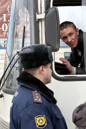 Инспекторы ГИБДД искали автобусы без тахографов Инспекторы ГИБДД искали автобусы без тахографов