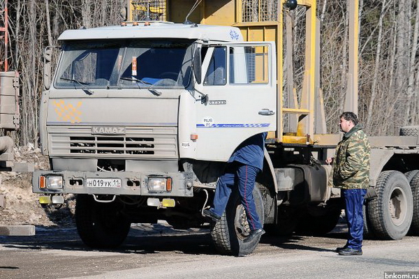 Водителей большегрузов в Коми стали штрафовать за отсутствие тахографов Водителей большегрузов в Коми стали штрафовать за отсутствие тахографов