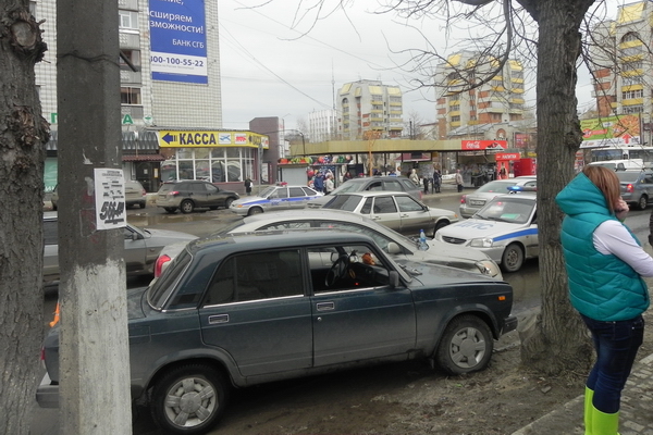 В центре Сыктывкара Тойота врезалась в семерку В центре Сыктывкара Тойота врезалась в семерку