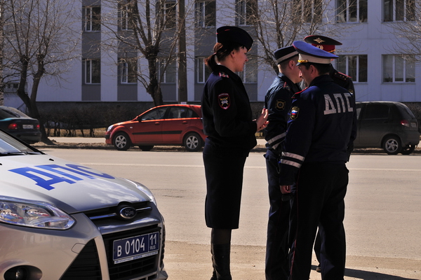 Инспекторы ГИБДД проверили тонировку на авто сыктывкарцев Инспекторы ГИБДД проверили тонировку на авто сыктывкарцев