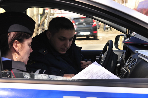 Инспекторы ГИБДД проверили тонировку на авто сыктывкарцев Инспекторы ГИБДД проверили тонировку на авто сыктывкарцев