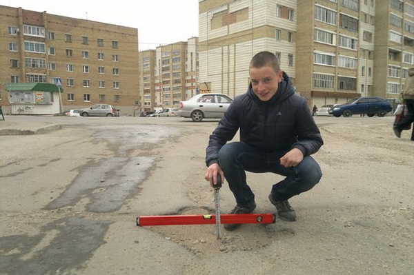 Ухтинский борец с ямами подал жалобу на неправомерные действия сотрудника местной прокуратуры