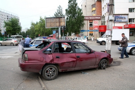 В Сыктывкаре водитель автомашины Деу Нексия совершил наезд на 4 пешеходов