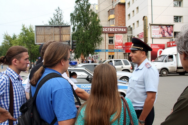 В Сыктывкаре водитель автомашины Деу Нексия совершил наезд на 4 пешеходов