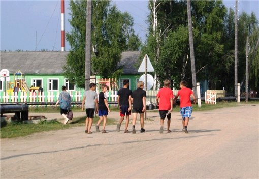 Непроезжая часть. Почему в поселок Подзь боятся заезжать рейсовые автобусы Непроезжая часть. Почему в поселок Подзь боятся заезжать рейсовые автобусы