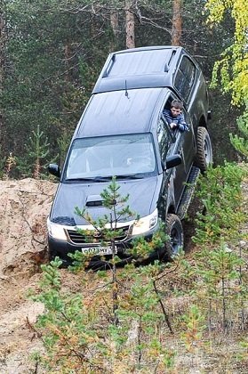 Ухтинские автомобилисты прокатили интернатовцев по бездорожью Ухтинские автомобилисты прокатили интернатовцев по бездорожью