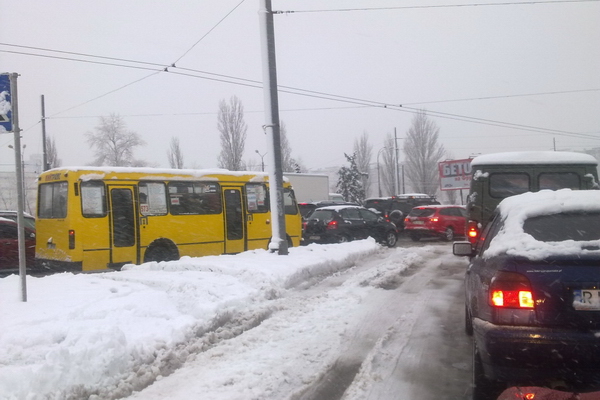 В условиях межсезонья сложнее всего приходится молодым водителям
