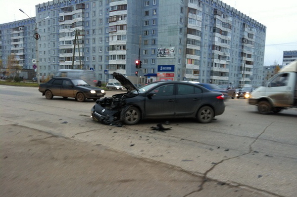 В Эжвинском районе Сыктывкара произошла крупная автоавария