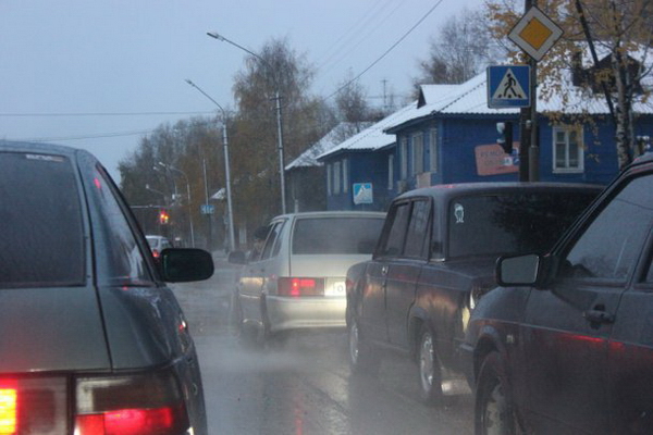 Заниженные автомобили устроили сходку в Сыктывкаре Заниженные автомобили устроили сходку в Сыктывкаре