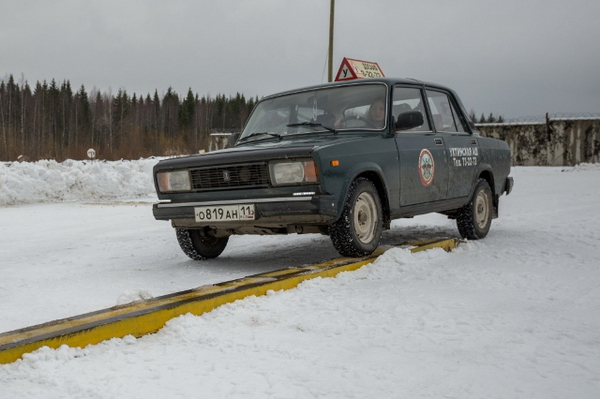 Автошколы в Коми плохо готовят водителей, считают в ГИБДД региона