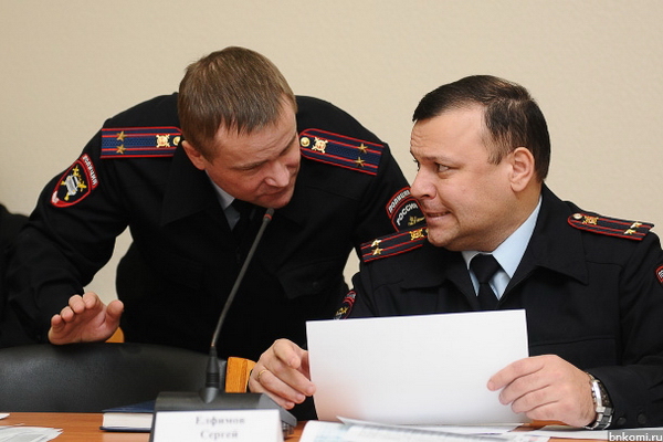 Вячеслав Гайзер дал взбучку руководителю Дорагентства Коми Эдуарду Слабикову Вячеслав Гайзер дал взбучку руководителю Дорагентства Коми Эдуарду Слабикову
