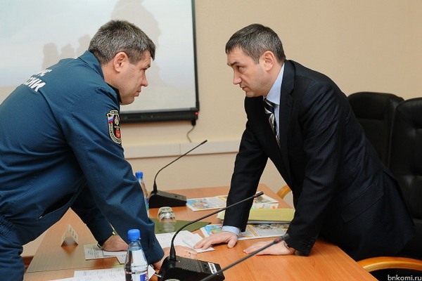 Вячеслав Гайзер дал взбучку руководителю Дорагентства Коми Эдуарду Слабикову Вячеслав Гайзер дал взбучку руководителю Дорагентства Коми Эдуарду Слабикову