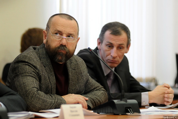 Вячеслав Гайзер дал взбучку руководителю Дорагентства Коми Эдуарду Слабикову Вячеслав Гайзер дал взбучку руководителю Дорагентства Коми Эдуарду Слабикову