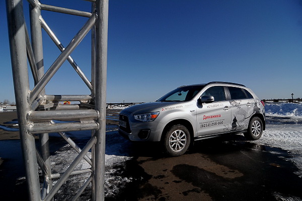 На Зимней Ыбице тестировали внедорожники Mitsubishi На Зимней Ыбице тестировали внедорожники Mitsubishi
