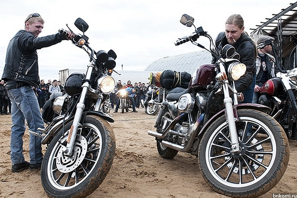 В Сыктывкаре байкеры открыли мотосезон фестивалем альтернативной музыки В Сыктывкаре байкеры открыли мотосезон фестивалем альтернативной музыки