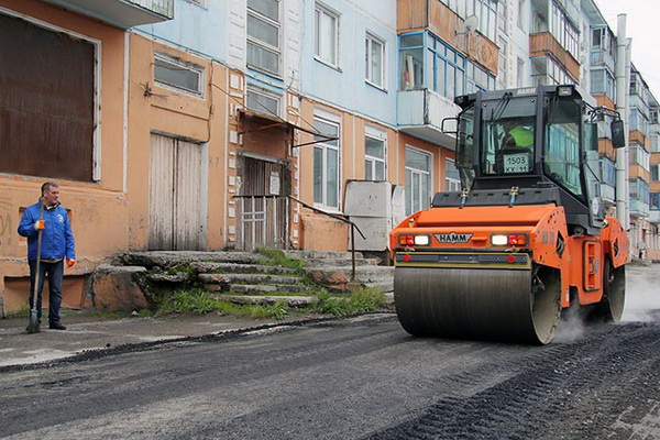 В Воркуте началось асфальтирование дворовых территорий